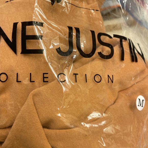 Shane Justin Basic Backless Jumpsuit - Picture 2 of 3